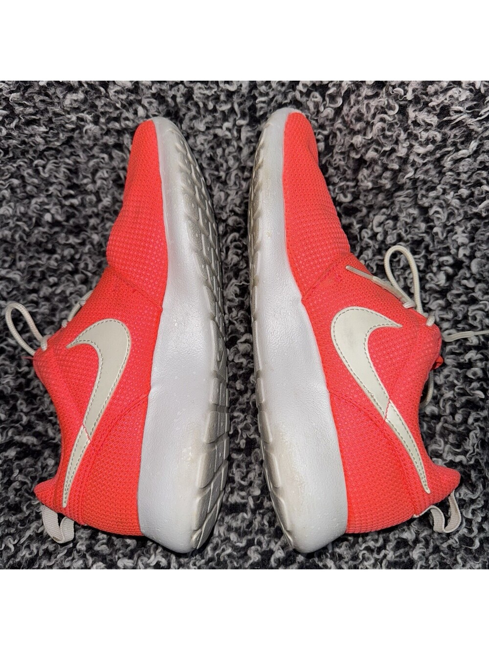 Nike Women's Roshe One Sneakers, Pink/Stardust/White, 7y  Medium US - Picture 3 of 6
